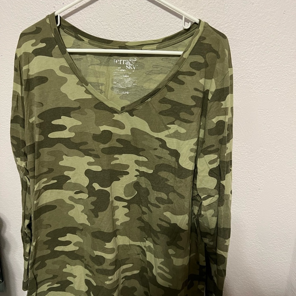 Terra and Sky 1X camo long sleeve V neck T